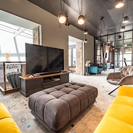 Loft Garden - 4 Bedroom 3 Ba, Sleeps 10, 7 Min To Downtown * Budapest