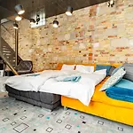 Loft Garden - 4 Bedroom 3 Ba, Sleeps 10, 7 Min To Downtown