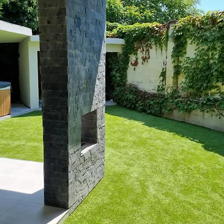 Loft Garden - 4 Bedroom 3 Ba, Sleeps 10, 7 Min To Downtown Villa *