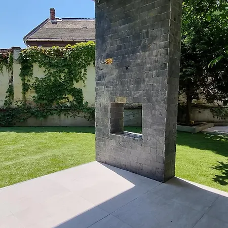 Loft Garden - 4 Bedroom 3 Ba, Sleeps 10, 7 Min To Downtown * Budapest