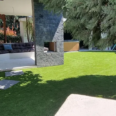 Loft Garden - 4 Bedroom 3 Ba, Sleeps 10, 7 Min To Downtown Villa *