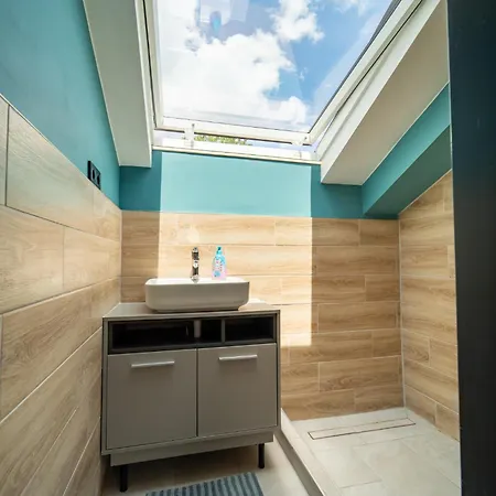 Loft Garden - 4 Bedroom 3 Ba, Sleeps 10, 7 Min To Downtown * Budapest