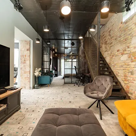 Villa Loft Garden - 4 Bedroom 3 Ba, Sleeps 10, 7 Min To Downtown *