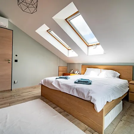 Loft Garden - 4 Bedroom 3 Ba, Sleeps 10, 7 Min To Downtown Villa
