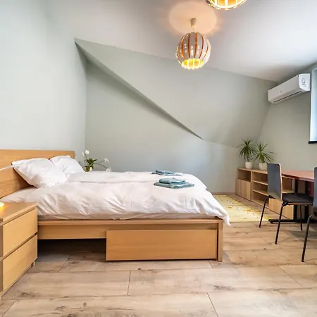 Villa Loft Garden - 4 Bedroom 3 Ba, Sleeps 10, 7 Min To Downtown