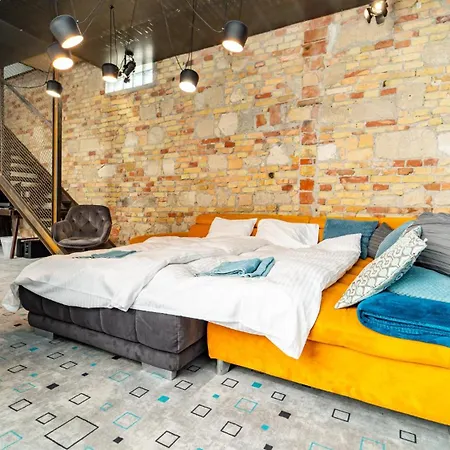 Loft Garden - 4 Bedroom 3 Ba, Sleeps 10, 7 Min To Downtown