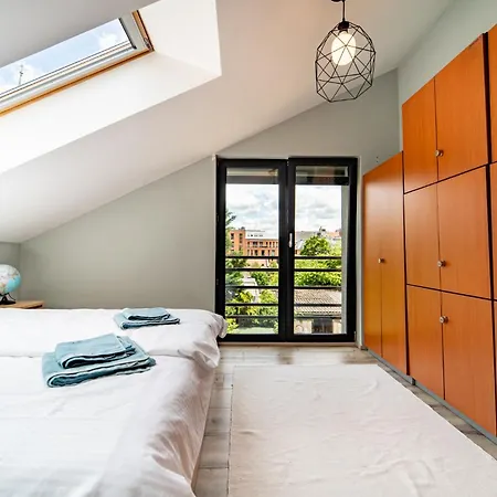 Villa Loft Garden - 4 Bedroom 3 Ba, Sleeps 10, 7 Min To Downtown *