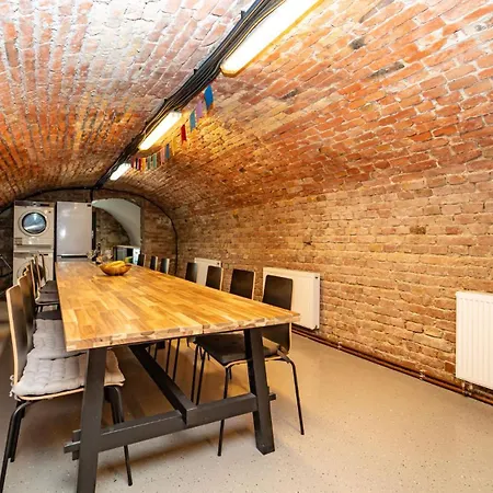 Loft Garden - 4 Bedroom 3 Ba, Sleeps 10, 7 Min To Downtown