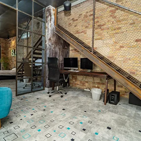Villa Loft Garden - 4 Bedroom 3 Ba, Sleeps 10, 7 Min To Downtown