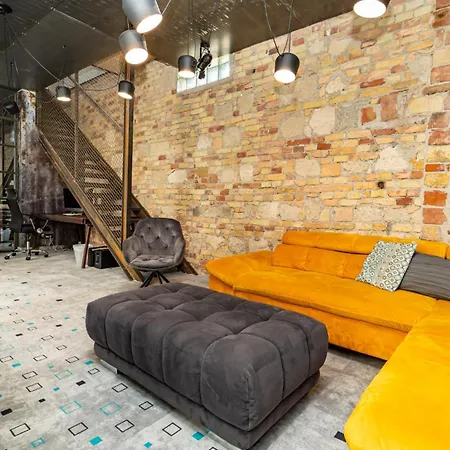 Loft Garden - 4 Bedroom 3 Ba, Sleeps 10, 7 Min To Downtown Villa