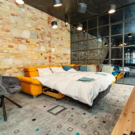 Loft Garden - 4 Bedroom 3 Ba, Sleeps 10, 7 Min To Downtown *