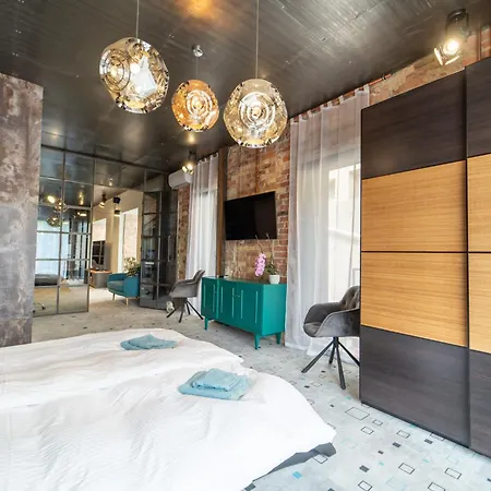 Loft Garden - 4 Bedroom 3 Ba, Sleeps 10, 7 Min To Downtown * Budapest