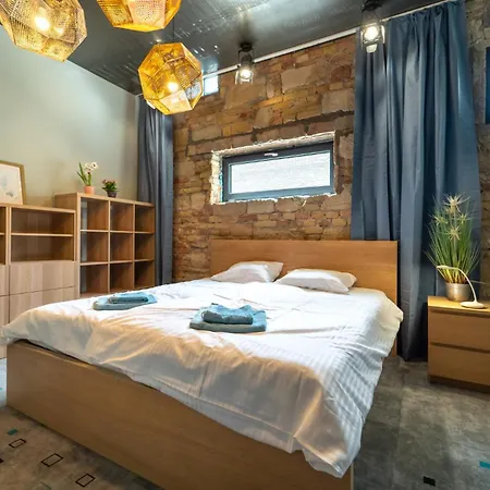 Villa Loft Garden - 4 Bedroom 3 Ba, Sleeps 10, 7 Min To Downtown *
