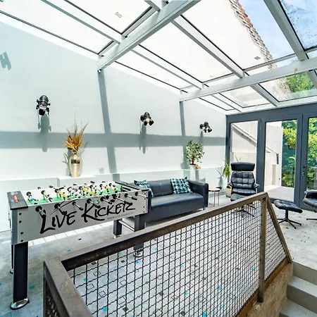 Loft Garden - 4 Bedroom 3 Ba, Sleeps 10, 7 Min To Downtown Budapeszt