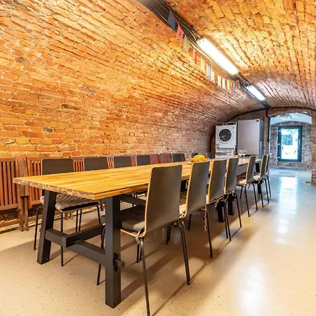 Loft Garden - 4 Bedroom 3 Ba, Sleeps 10, 7 Min To Downtown Villa Budapest