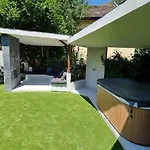 Loft Garden - 4 Bedroom 3 Ba, Sleeps 10, 7 Min To Downtown Villa *