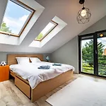 Villa Loft Garden - 4 Bedroom 3 Ba, Sleeps 10, 7 Min To Downtown