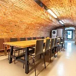 Loft Garden - 4 Bedroom 3 Ba, Sleeps 10, 7 Min To Downtown Villa Boedapest